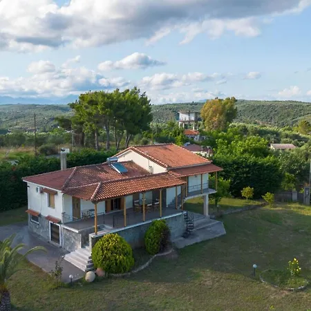 Marva - Comfortable 8-person Retreat * Neromilos
