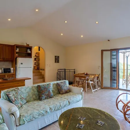 Marva - Comfortable 8-person Retreat Neromilos