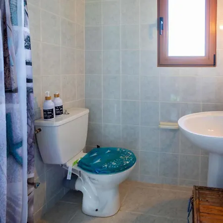 Casa vacanze Marva - Comfortable 8-person Retreat Neromilos