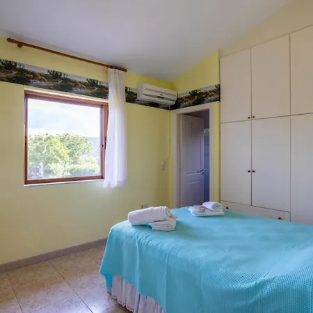 Marva - Comfortable 8-person Retreat *